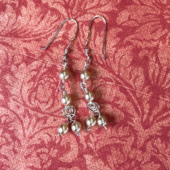 Pearl necklace & earrings set - Picture 2 of 3